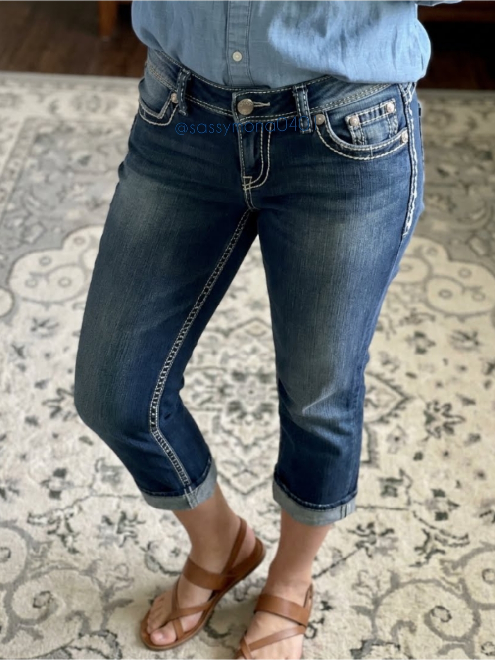 Silver Jean Co Suki Capri Women’s Cropped Dark Blue Jeans wth Contrast Stitching